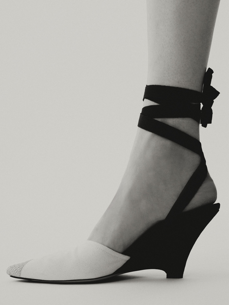 JACQUEMUS The high espadrilles outlook