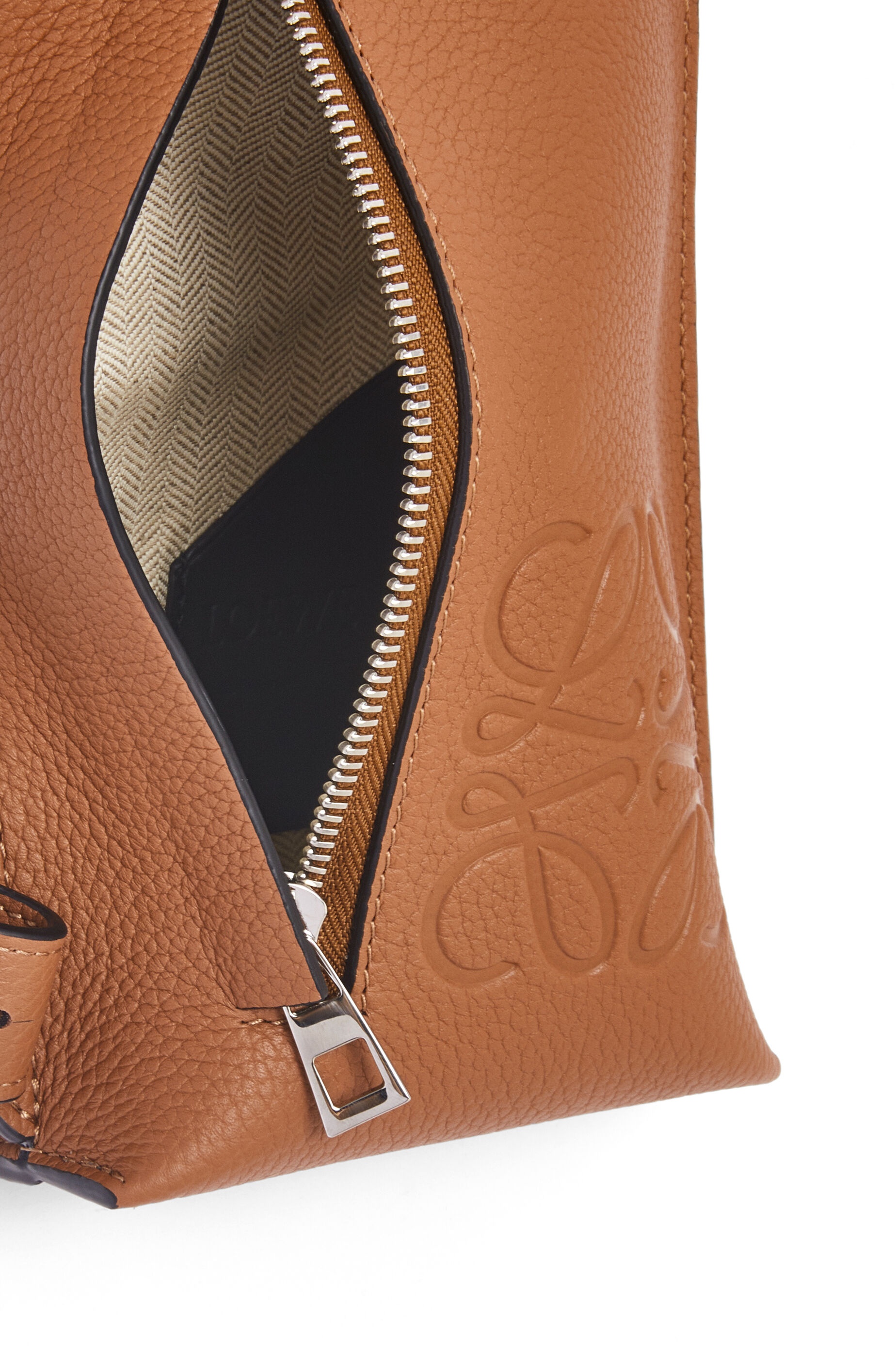 Vertical T Pocket in grained calfskin - 5
