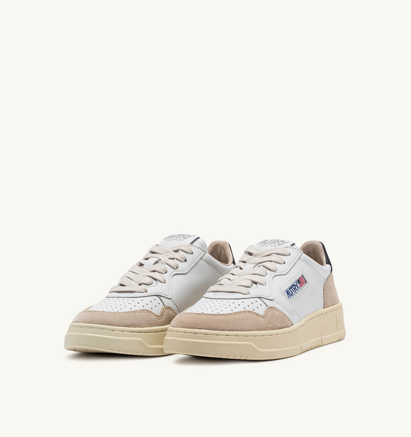 AUTRY MEDALIST LOW SNEAKERS IN WHITE AND BLACK LEATHER AND BEIGE SUEDE outlook