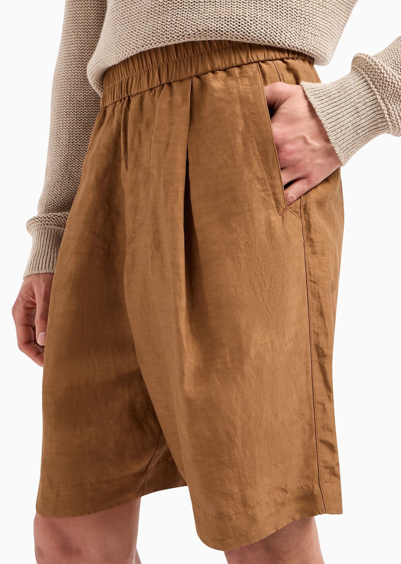 Viscose and linen canvas single-pleated Bermuda shorts - 6