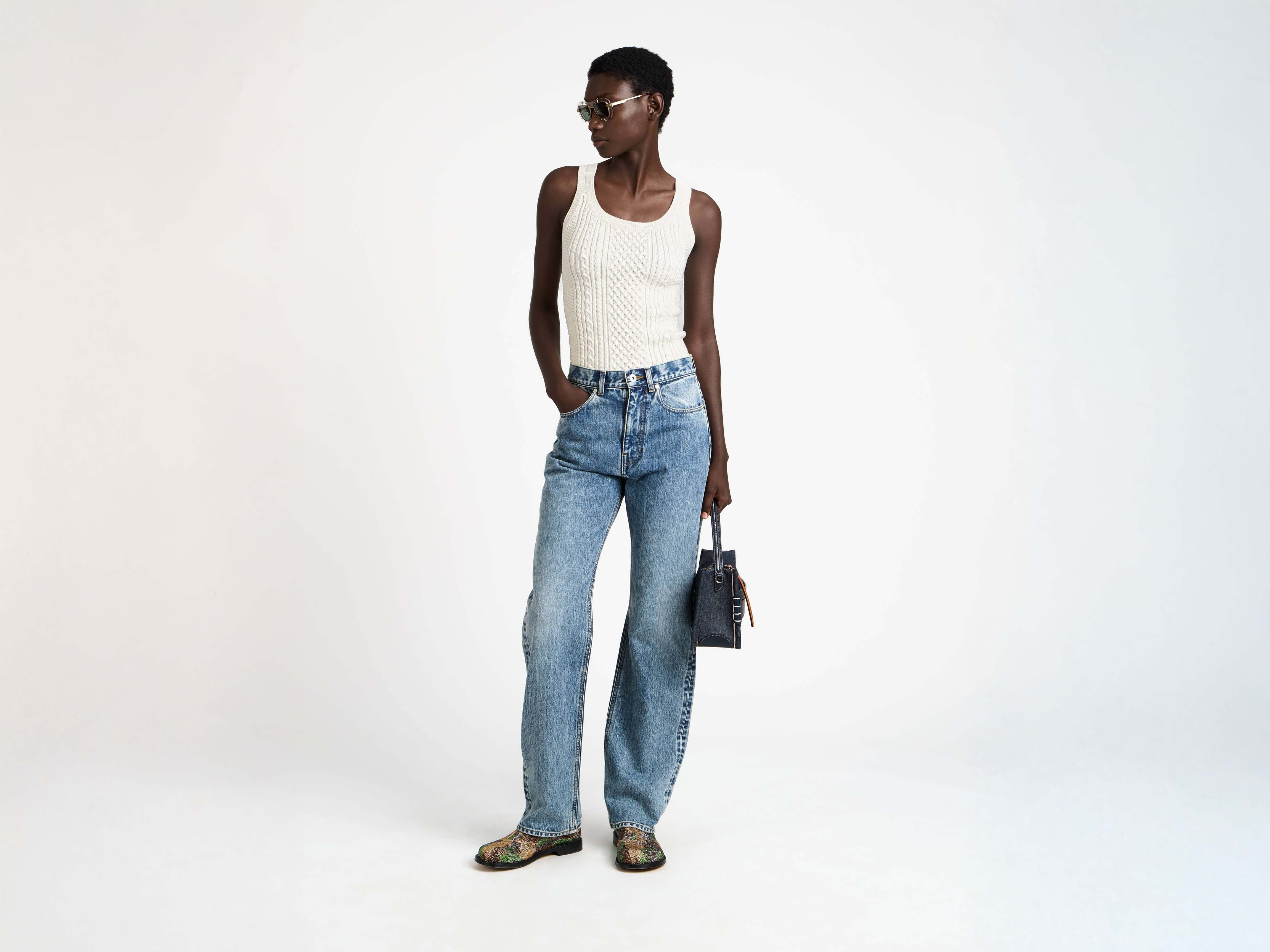 STRAIGHT LEG JEANS IN MID BLUE - 2