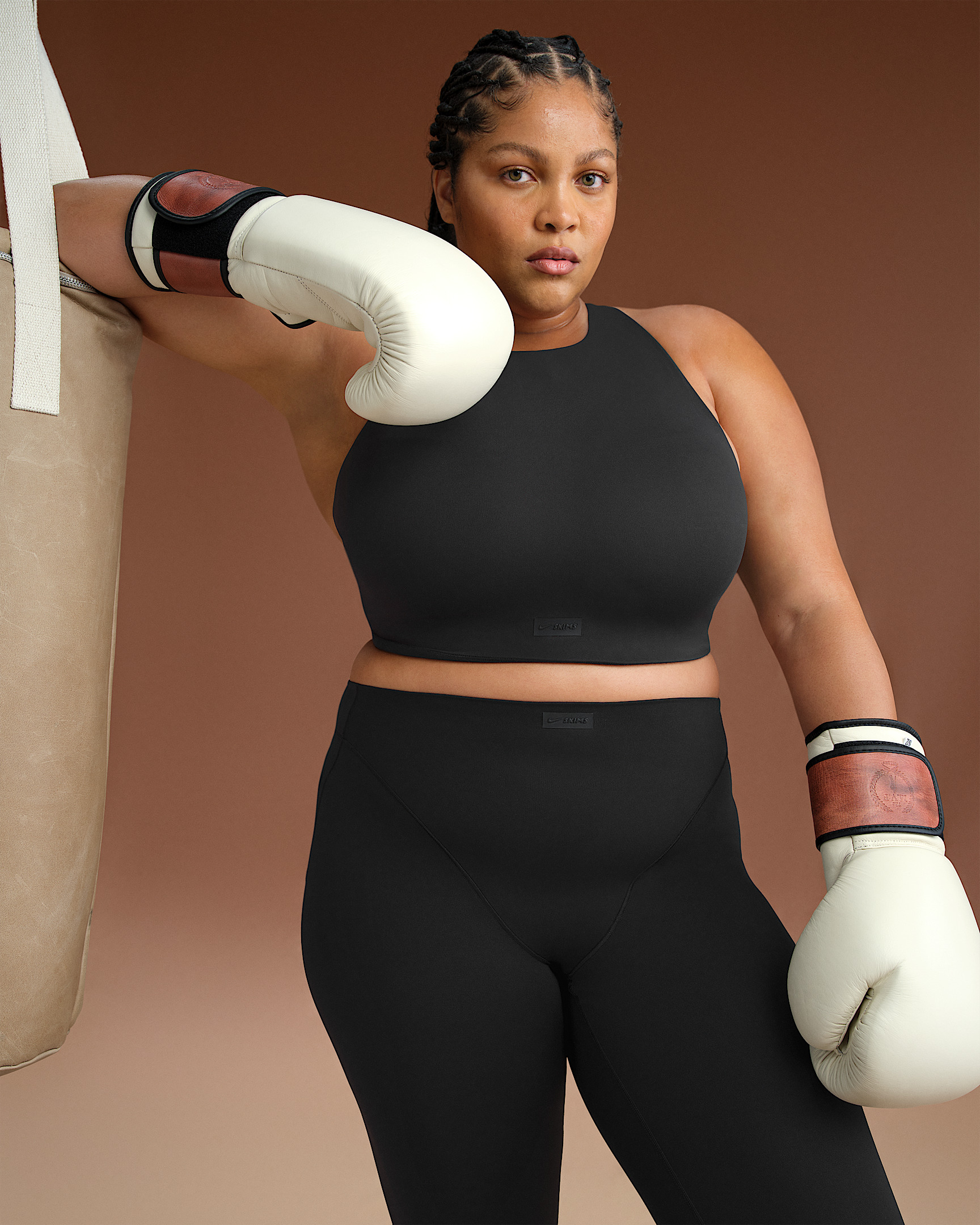 NikeSKIMS Matte Women's High-Waisted V-Line 26" Leggings - 9