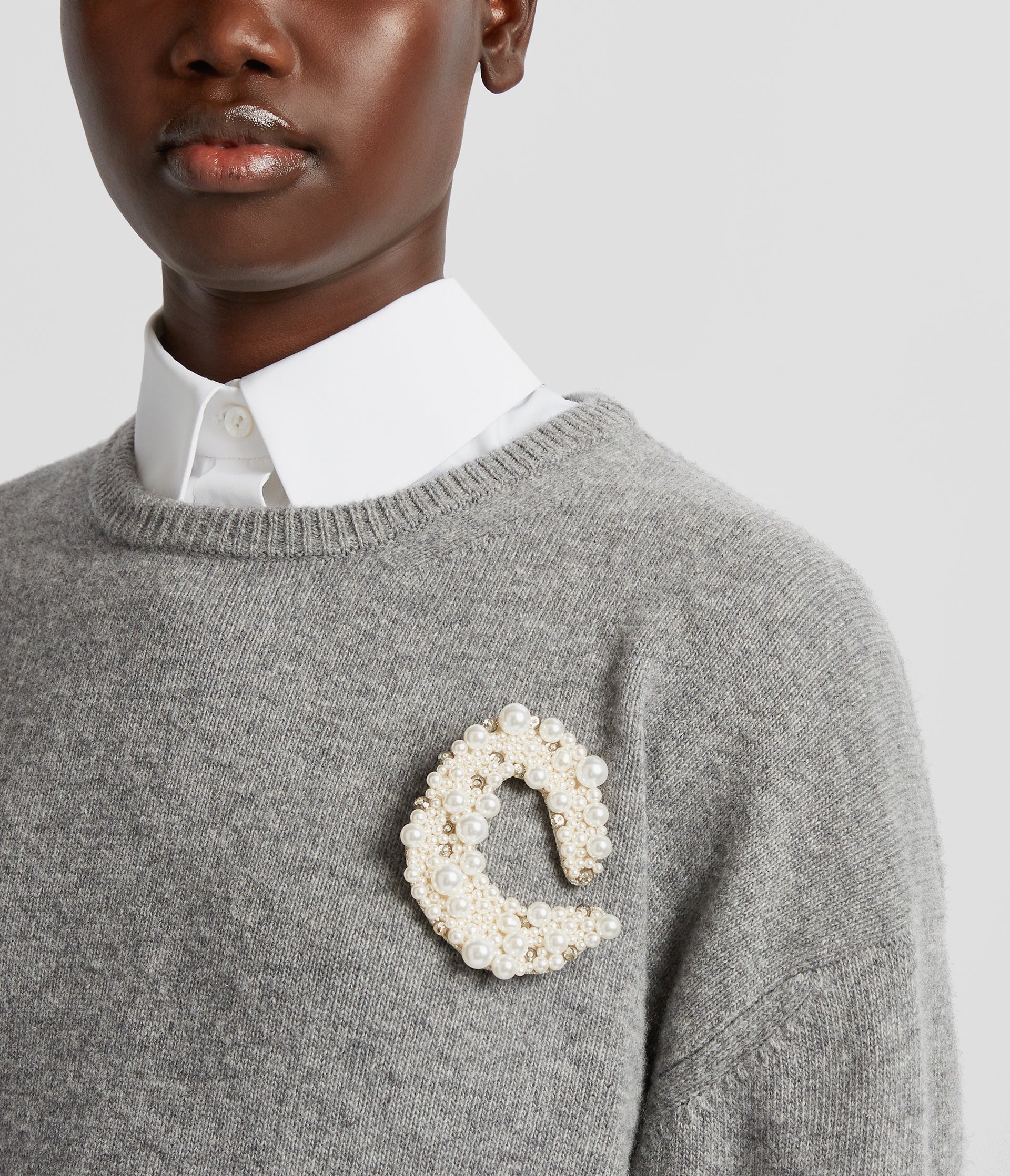 PEARL ALPHABET BROOCH O - 2