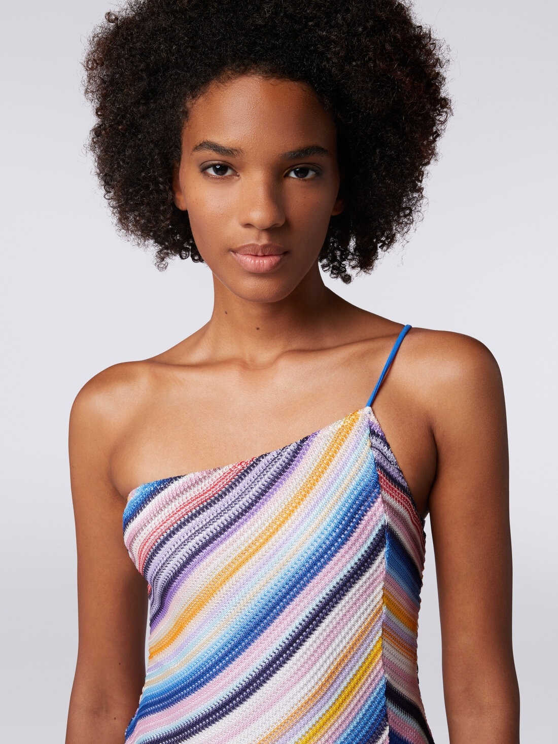 One-shoulder one-piece swimming costume in striped crochet - 5