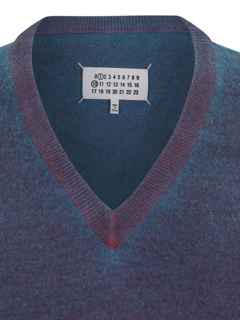 V-neck sweater 3