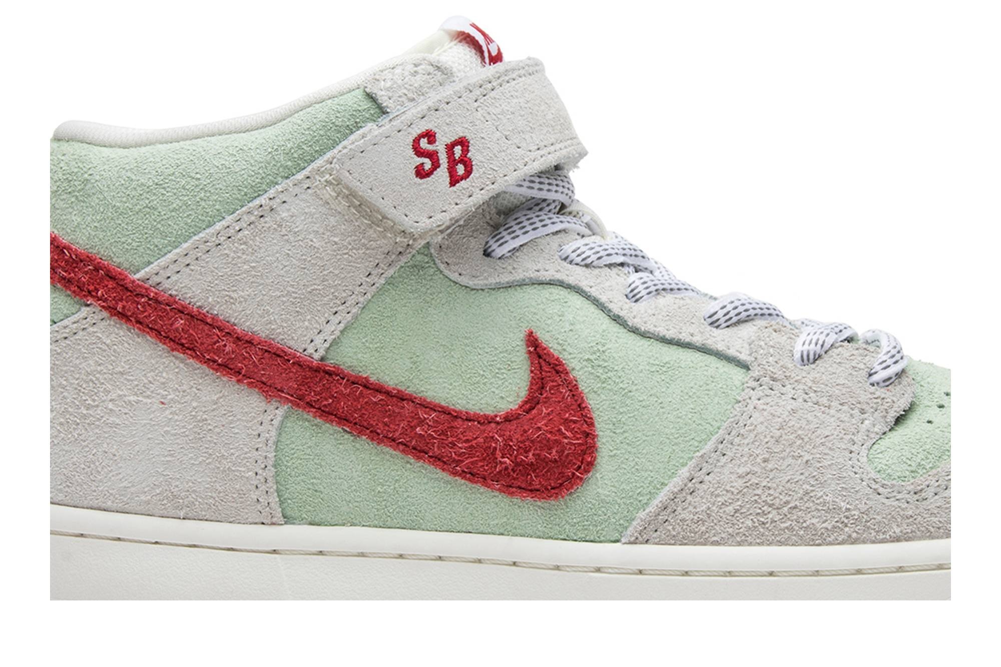 SB Dunk Mid 'White Widow' - 2