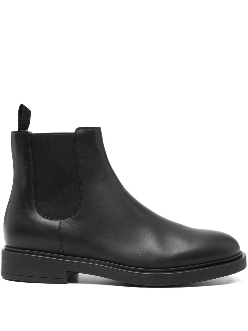 Douglas elastic-panel Chelsea boots 1
