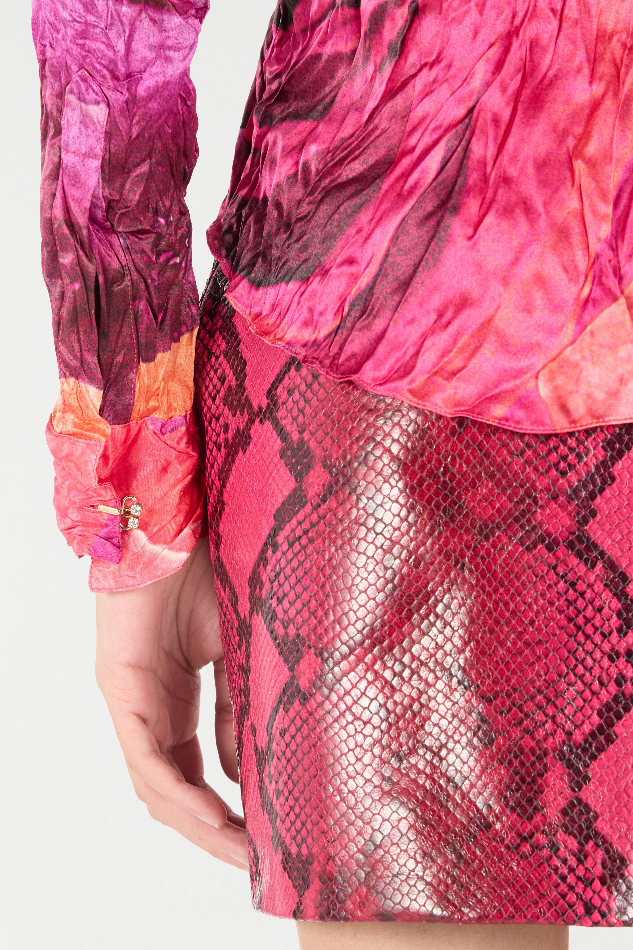 Shirt With Bejeweled Buttons And Rose Print - 7