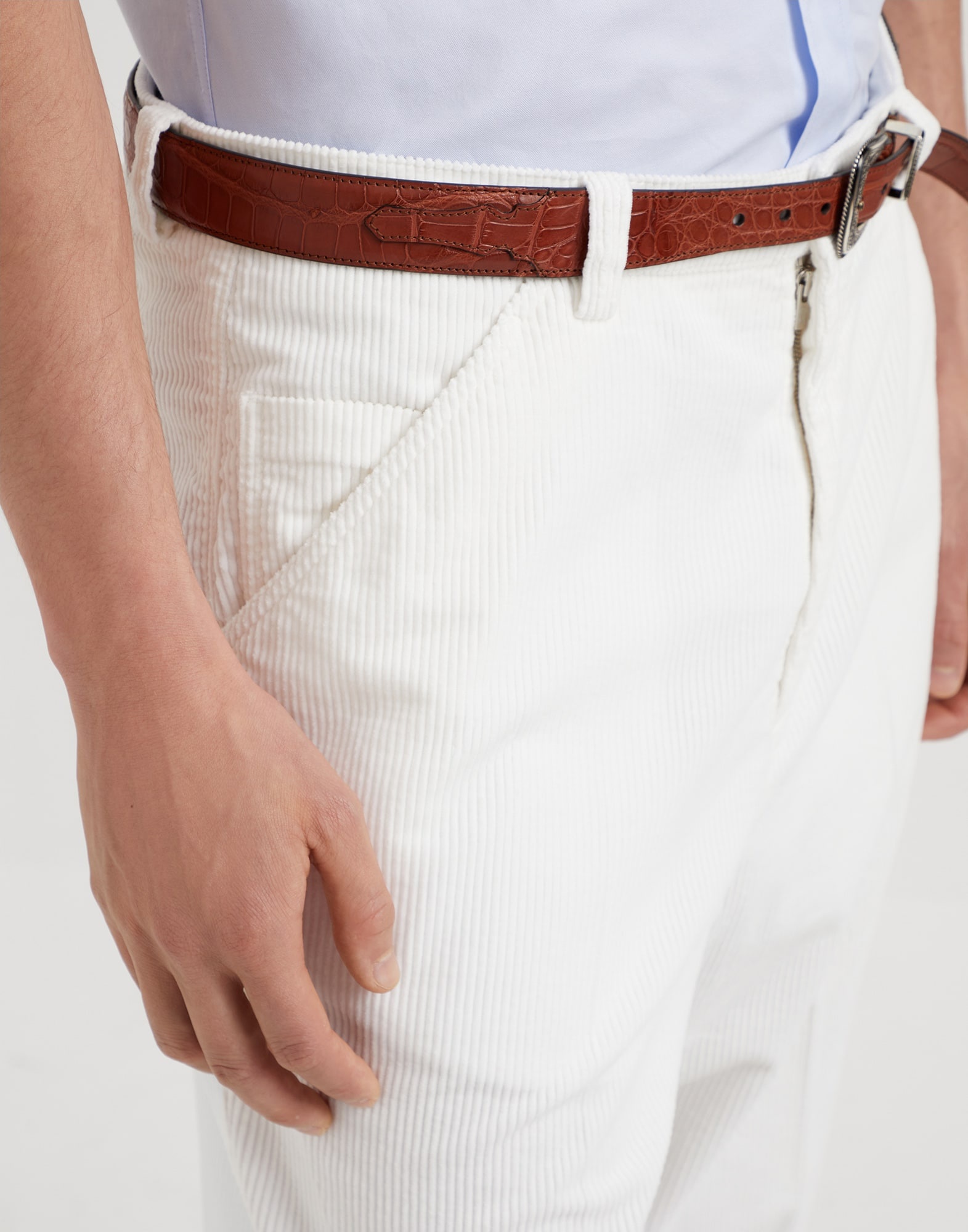 Garment-dyed leisure fit trousers in cotton corduroy - 3