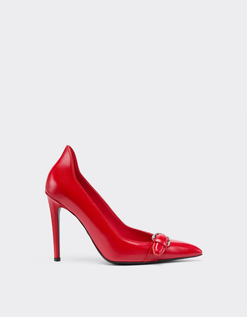 Court shoes in ultra-wet-effect glossy leather 1