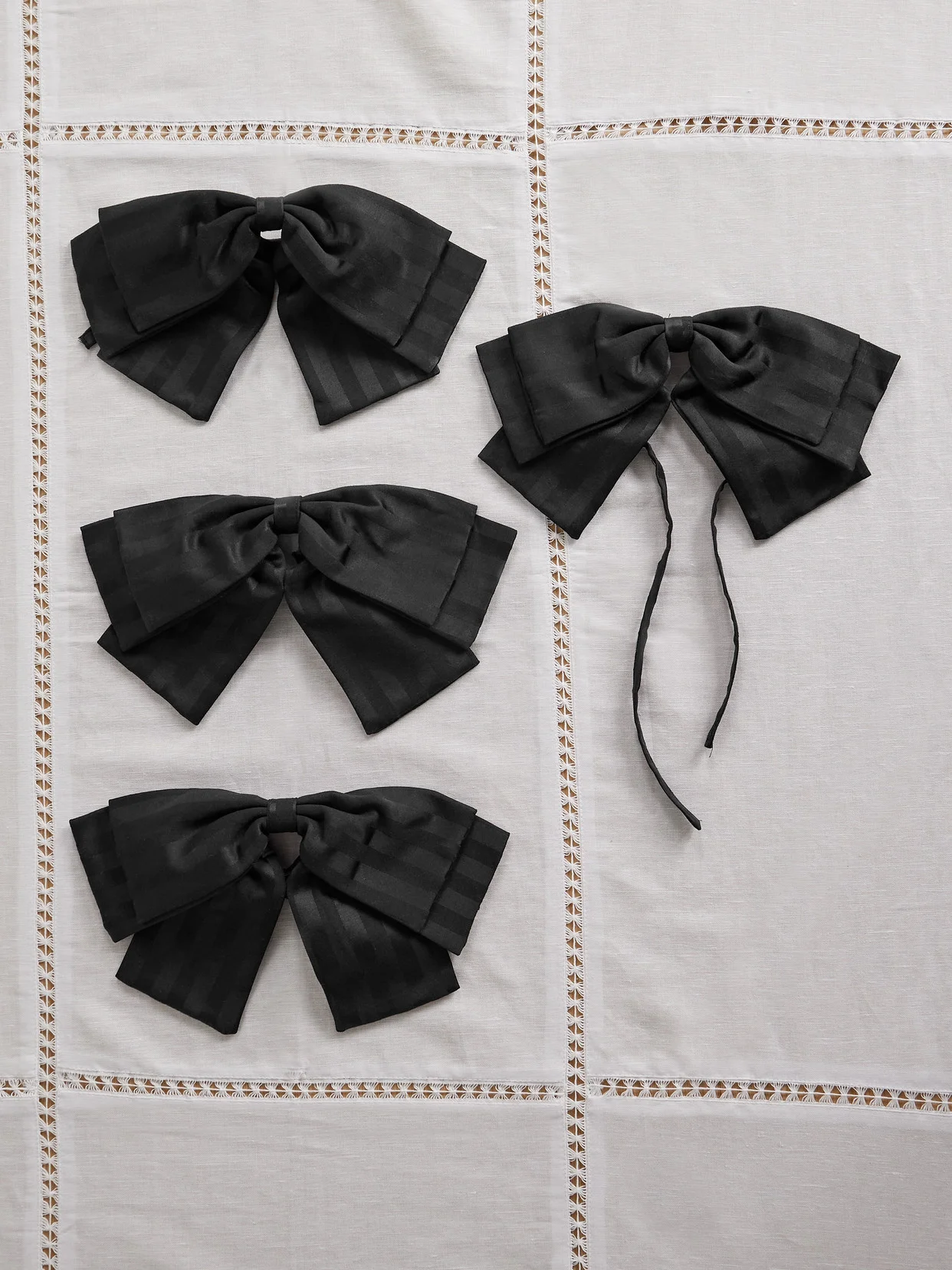 Set Of Four Striped Cotton-blend Napkin Bows - 1