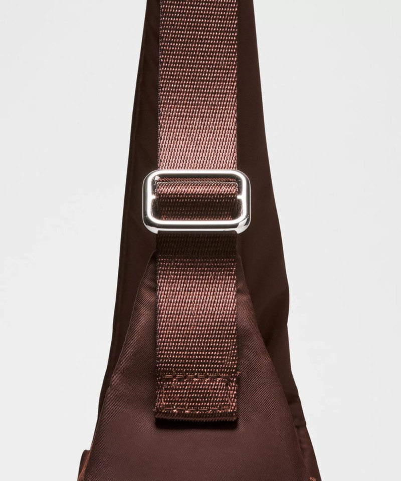 City Essentials Shoulder Bag 4L 4