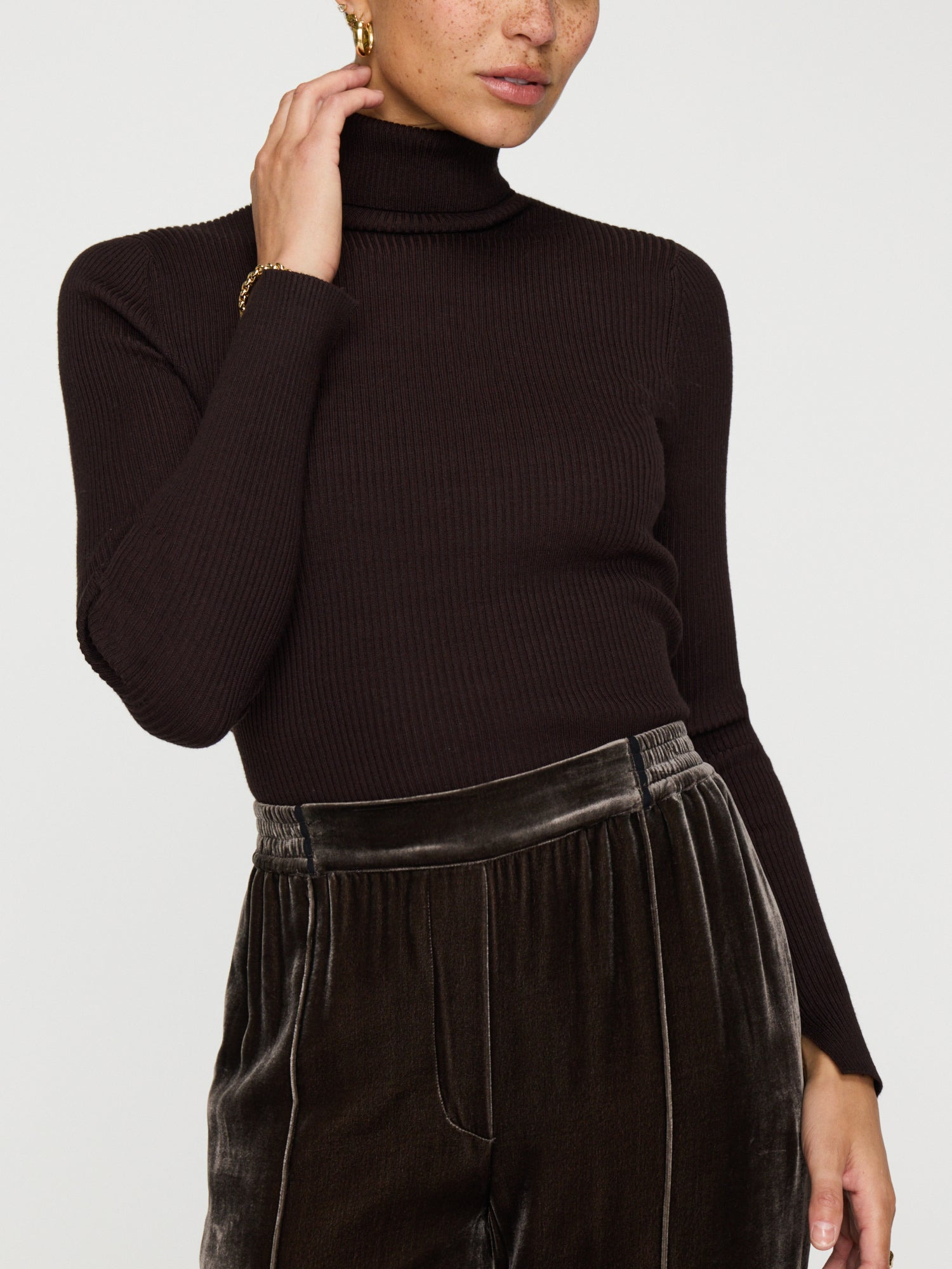 The Noel Ribbed Turtleneck - 4