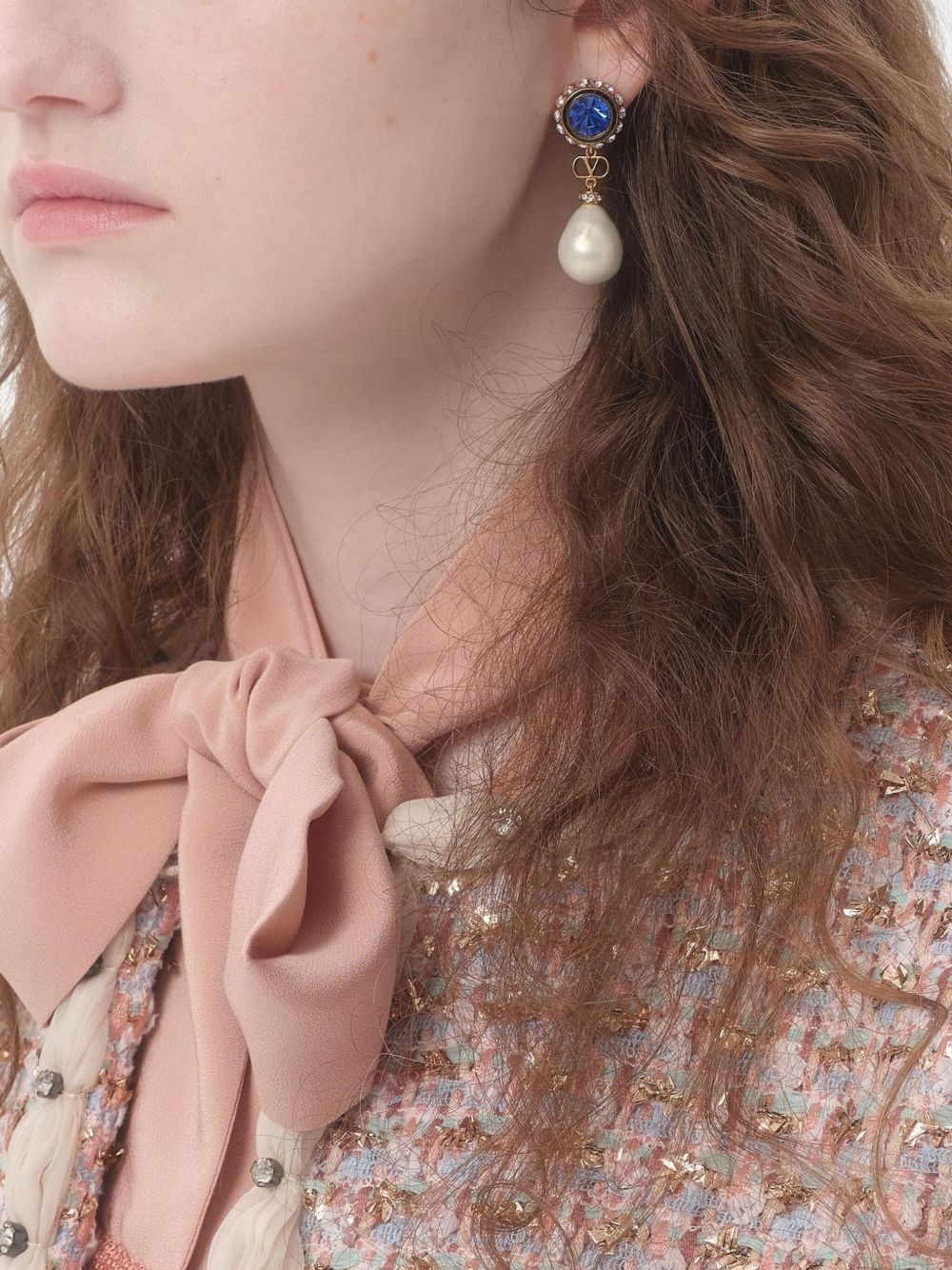 VLOGO SIGNATURE EARRINGS IN METAL, ENAMEL, PEARLS AND CRYSTALS - 2