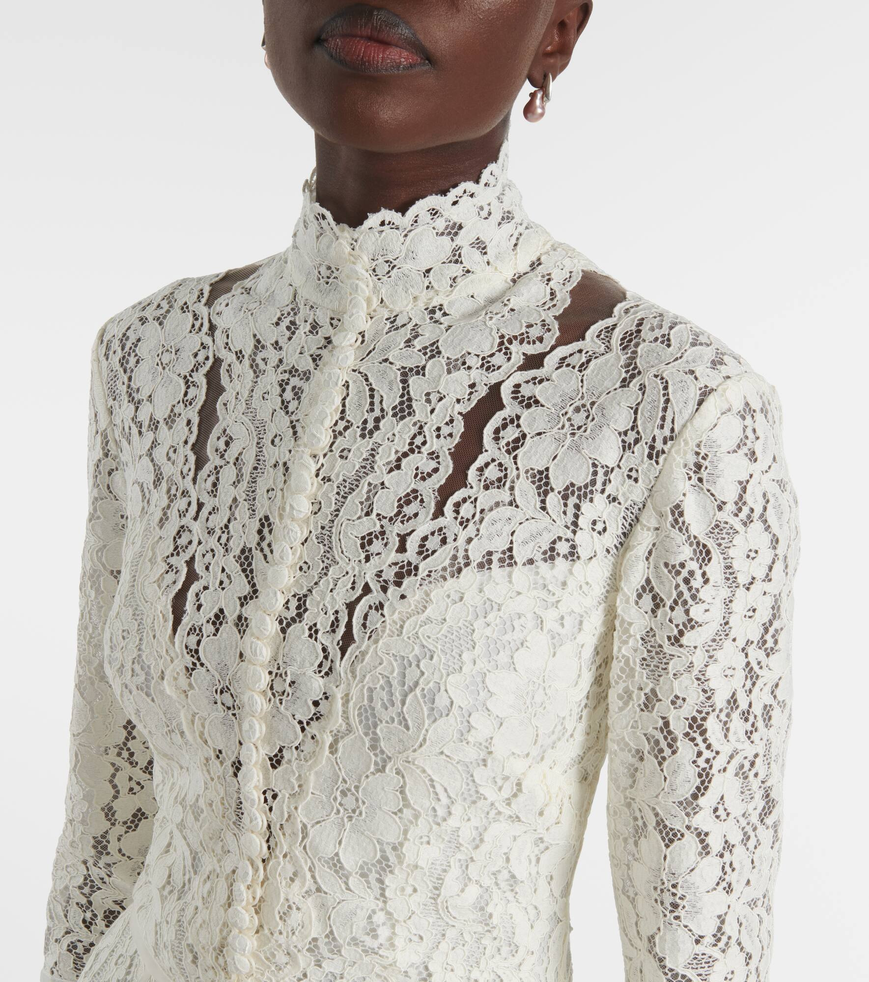 Lace gown - 4