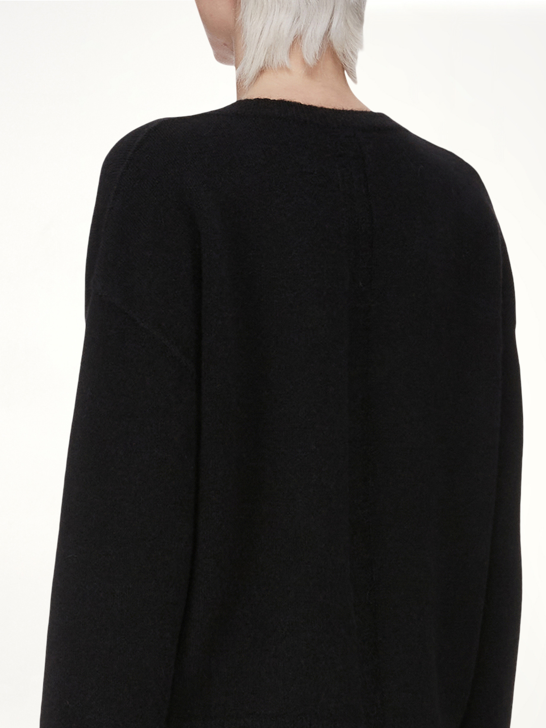 Tommy V Neck in Black - 7