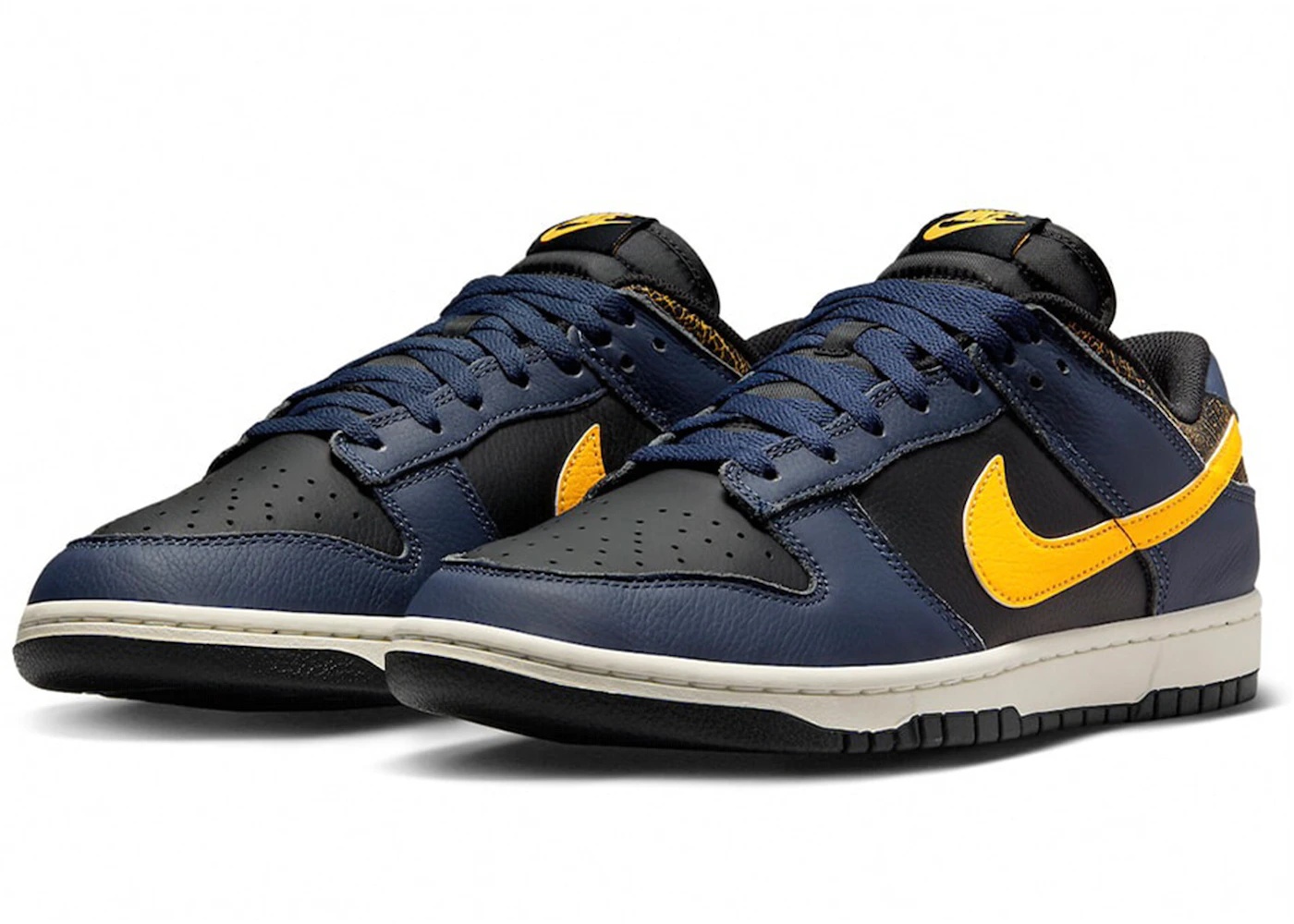 Nike Dunk Low Vintage Michigan - 2
