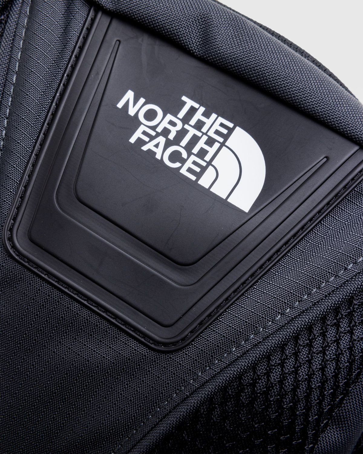 The North Face – Y2K Shoulder Bag TNF Black/Asphalt Gray 4