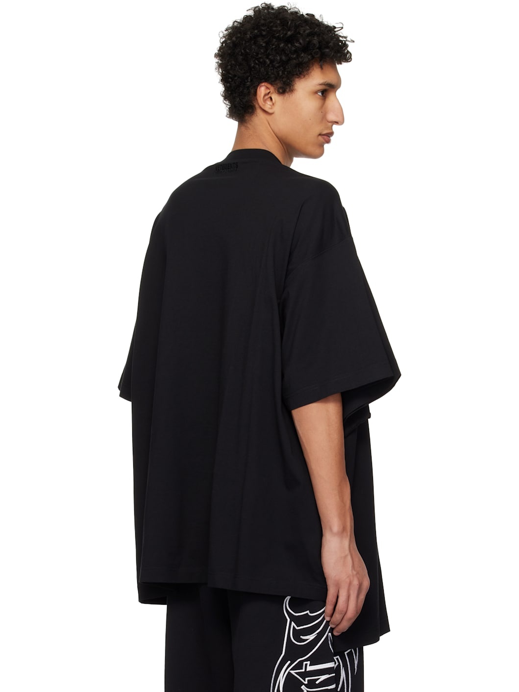 【VETEMENTS】ブラック Merged Double オーバーサイズ Tシャツ VETEMENTS Black Merged Double Oversized T-shirt | REVERSIBLE