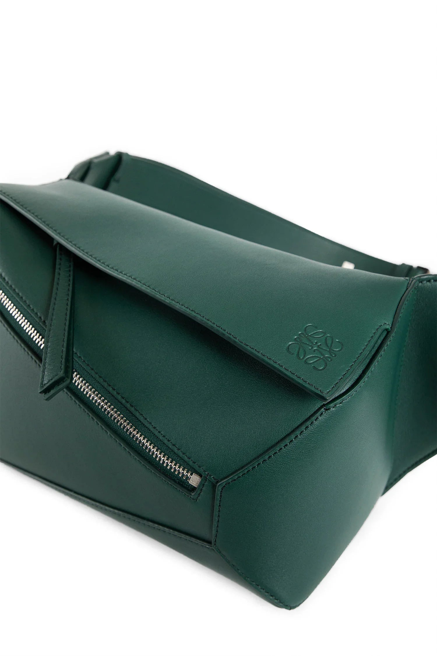 Small-Puzzle-Bumbag-In-Classic-Calfskin - 4