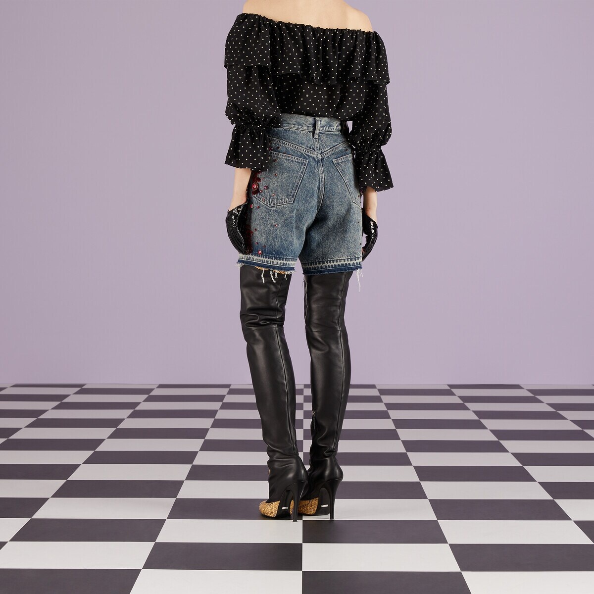 Denim shorts with floral embroidery - 6