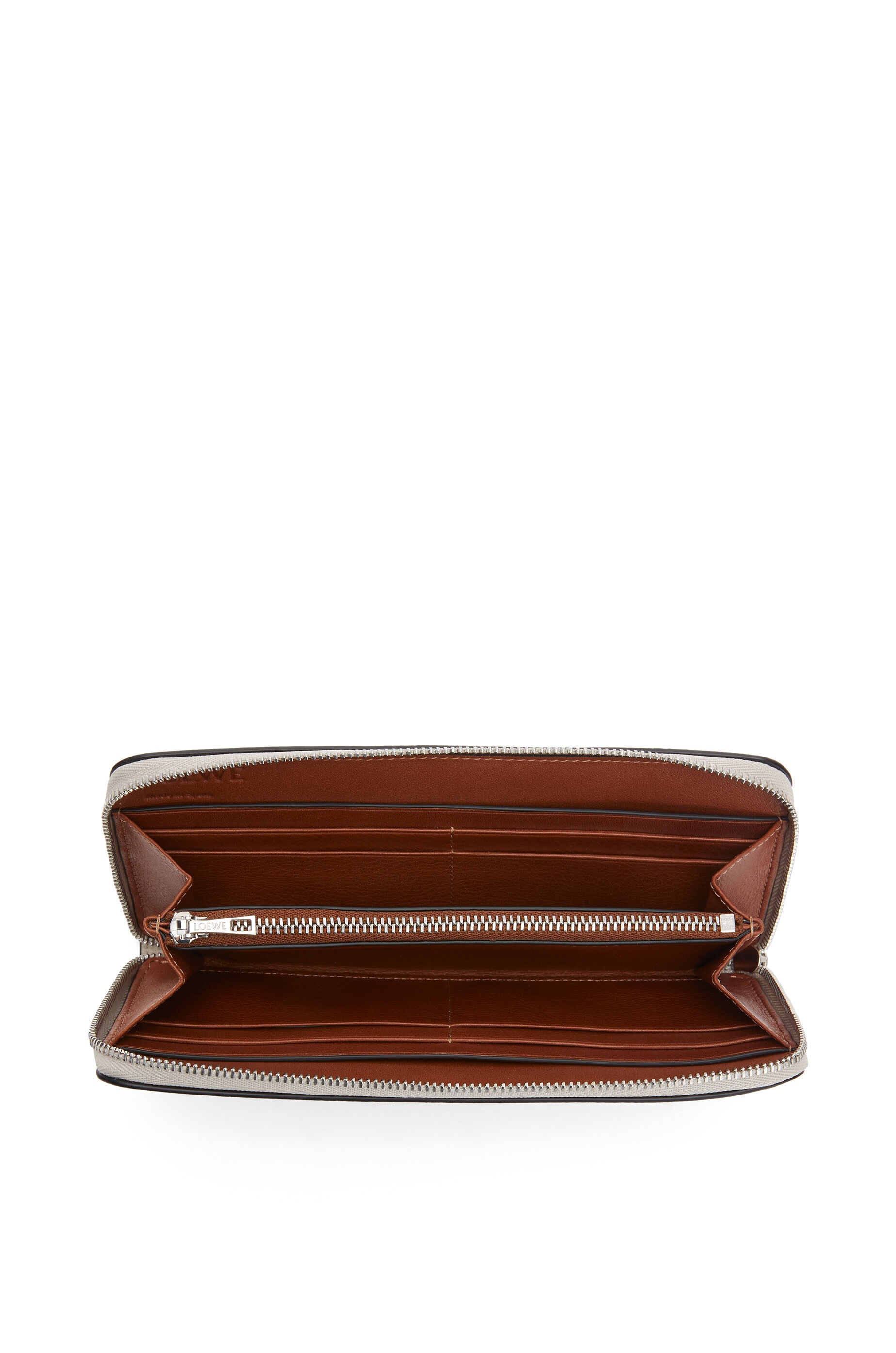 Zip around wallet in classic calfskin - 3