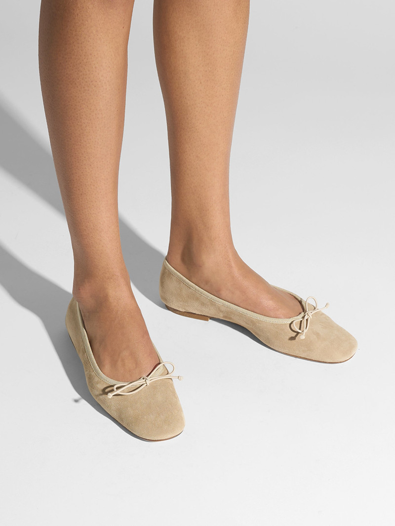 Aeyde 베이지 Delfina Suede 발레리나 플랫 outlook