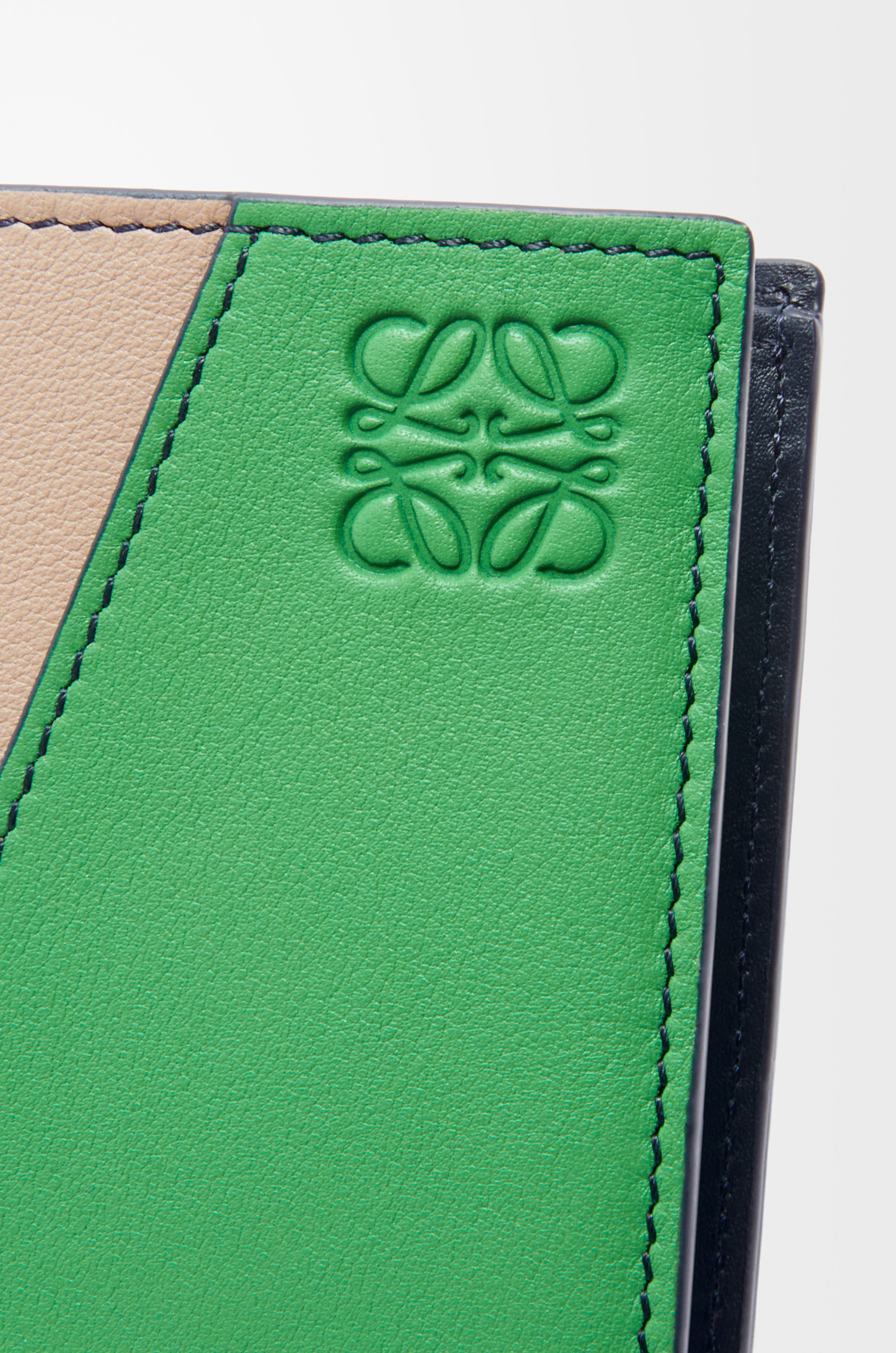 Puzzle bifold wallet in classic calfskin - 5