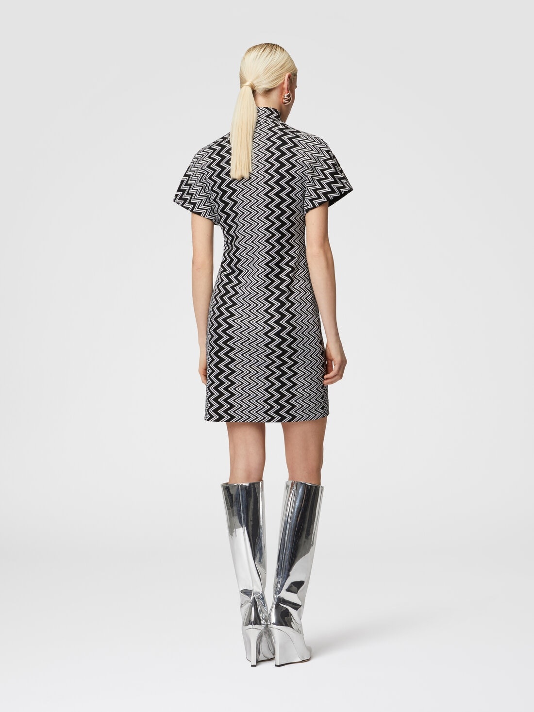 Zig zag mini-dress with sculptural sleeves - 3