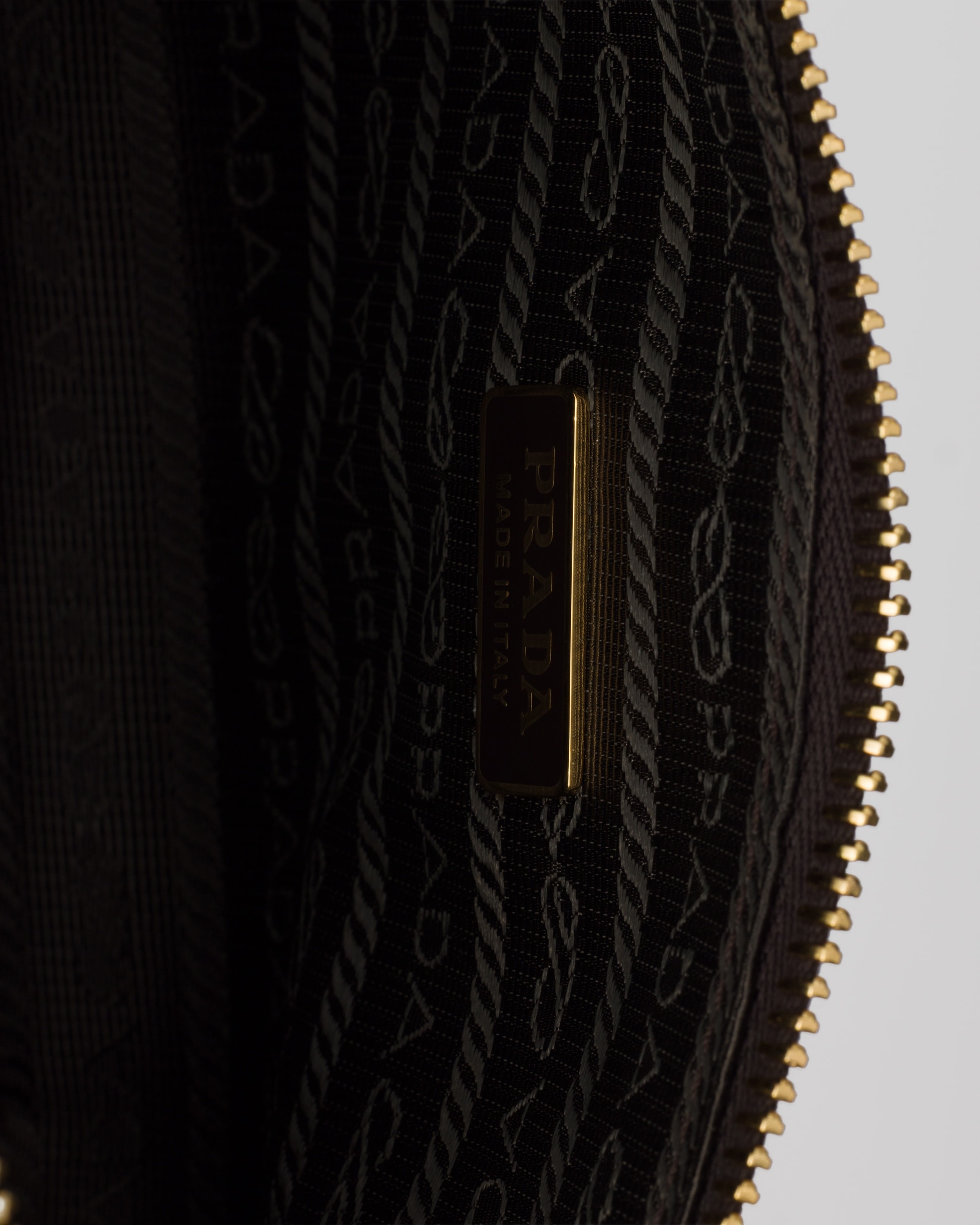 Prada Re-Edition 2002 medium leather shoulder bag - 5