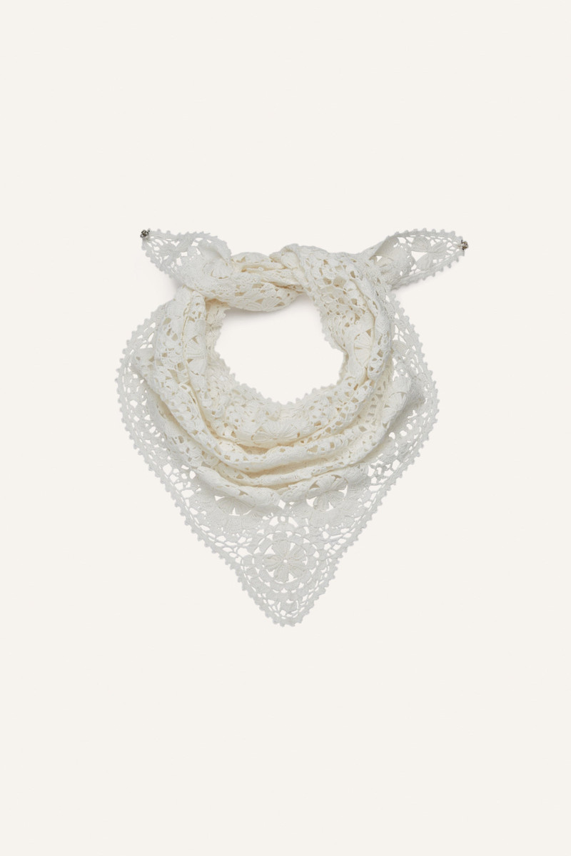 Crochet scarf in cream 1