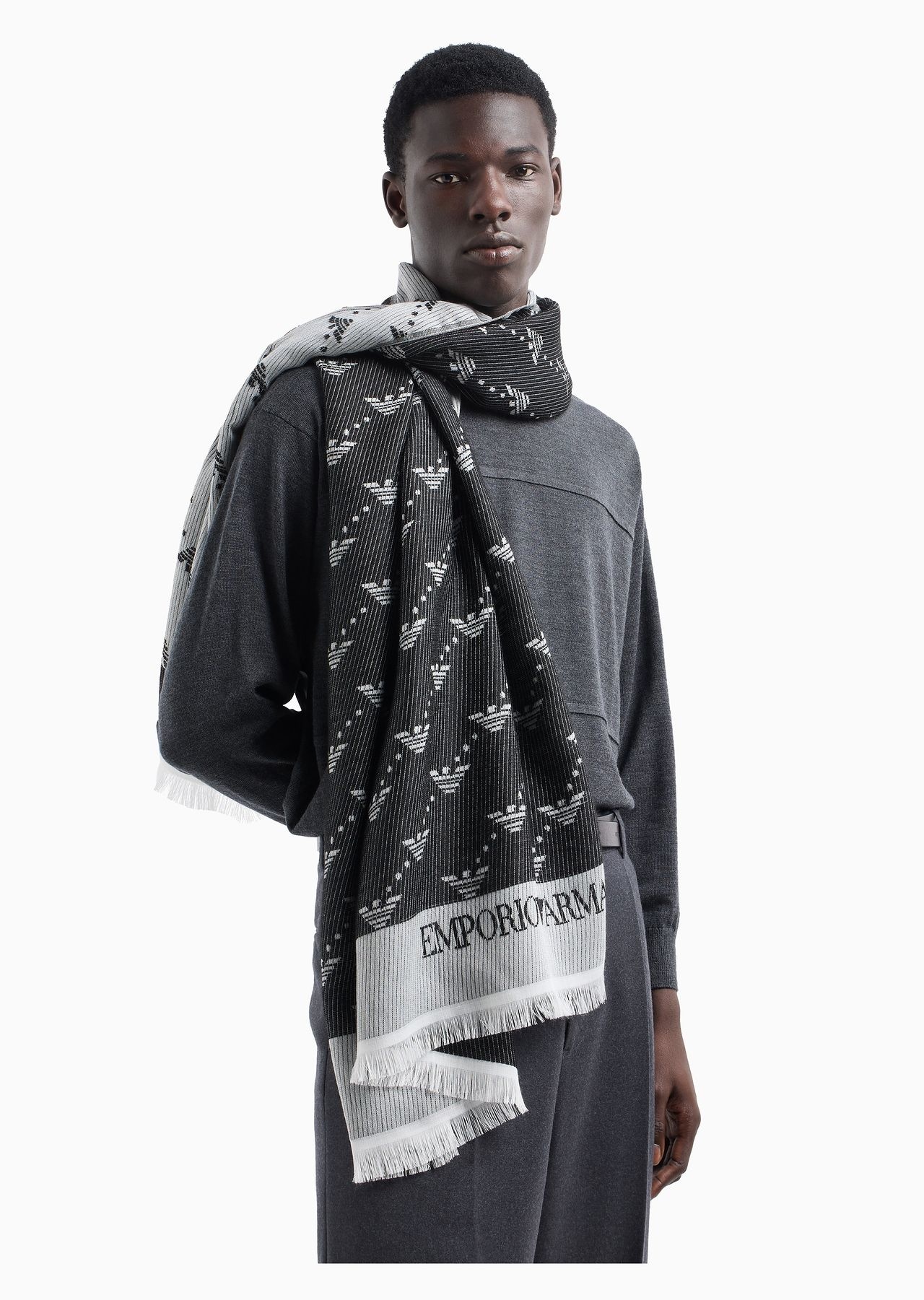 Jacquard stole with all-over eagles - 3