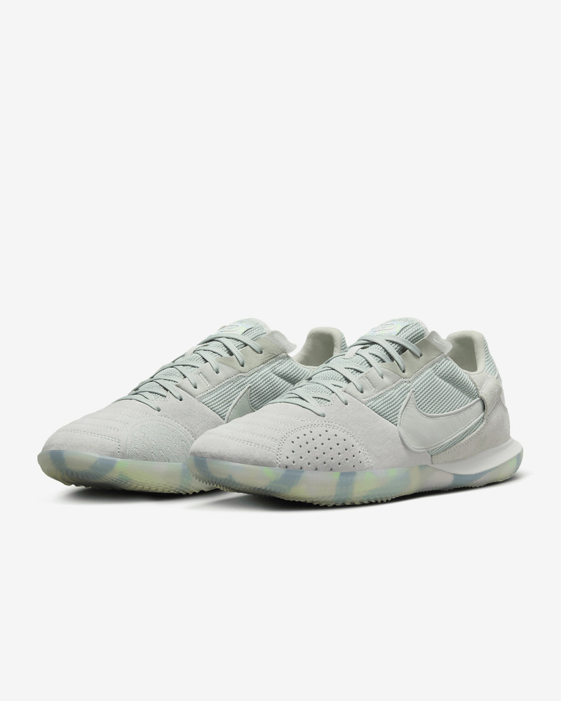 Nike Men's Streetgato SE Low-Top Soccer Shoes 5