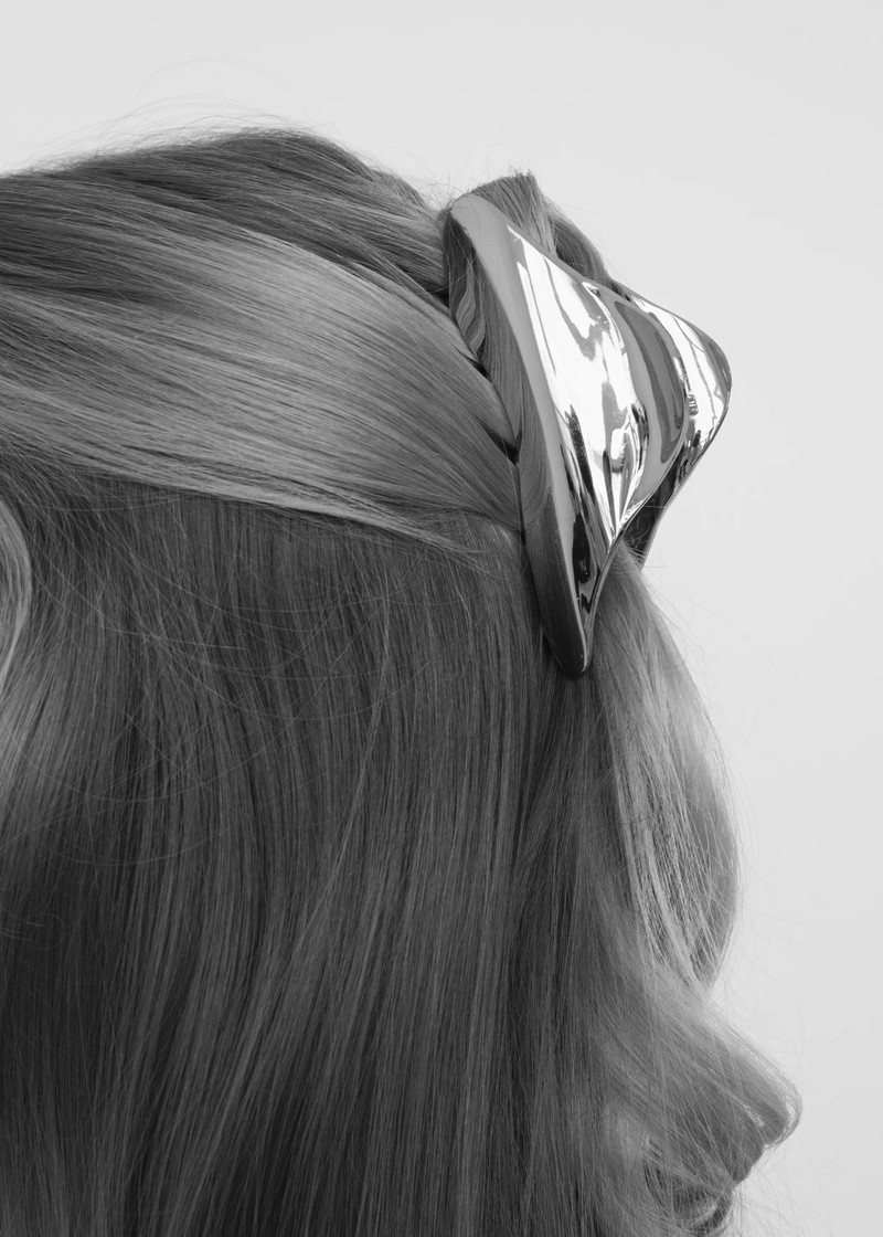 Jennifer Behr Amira Jaw Clip outlook