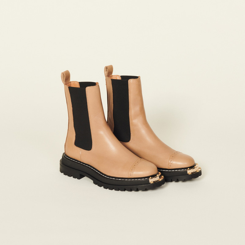 Ankle boots with notched sole 1