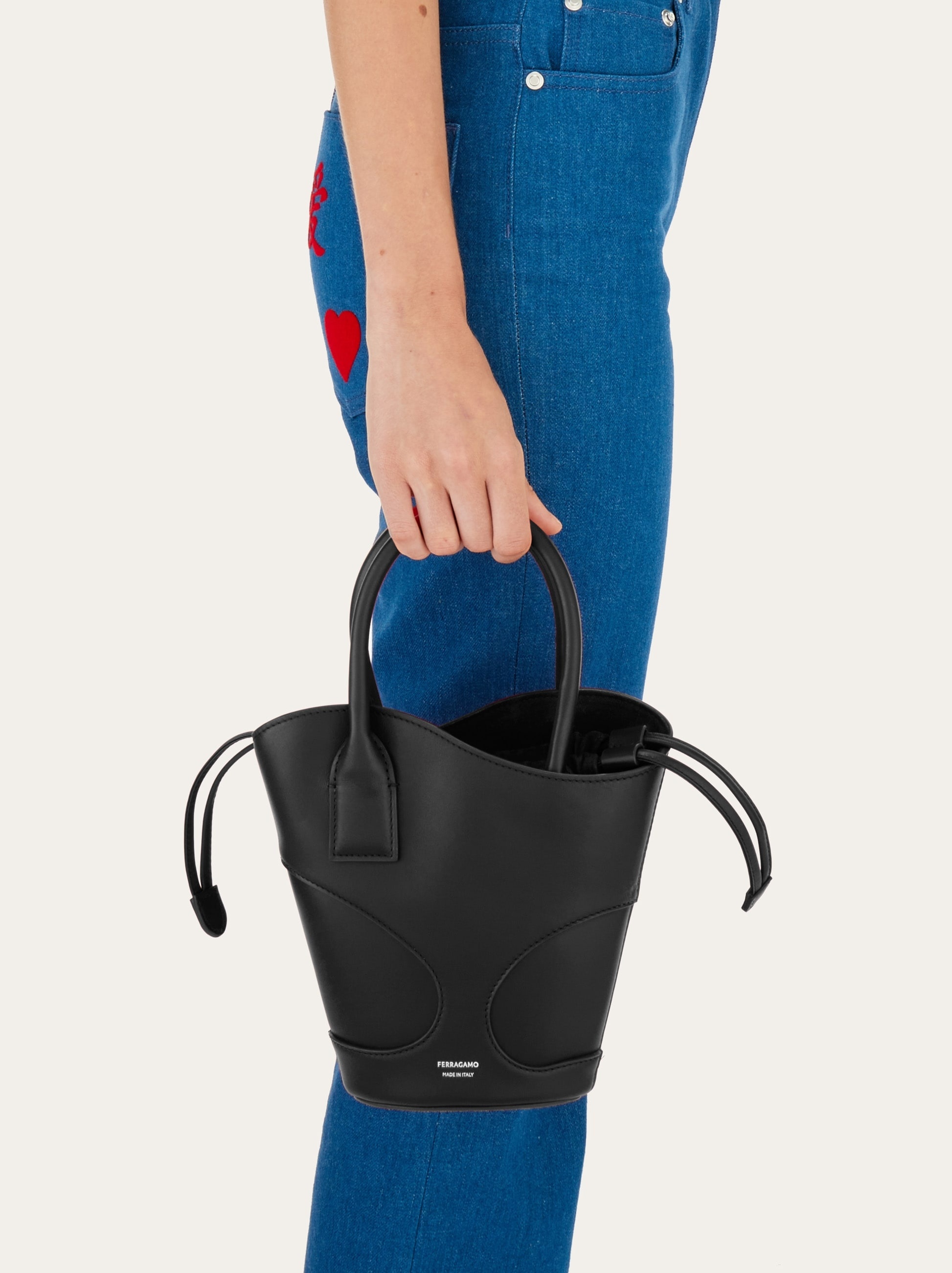 FERRAGAMO【上質なカーフ☆ CUT-OUT DETAILING TOTE BAG 】 Ferragamo Bolso Tote Con Cut Out (l) in Black | Lyst