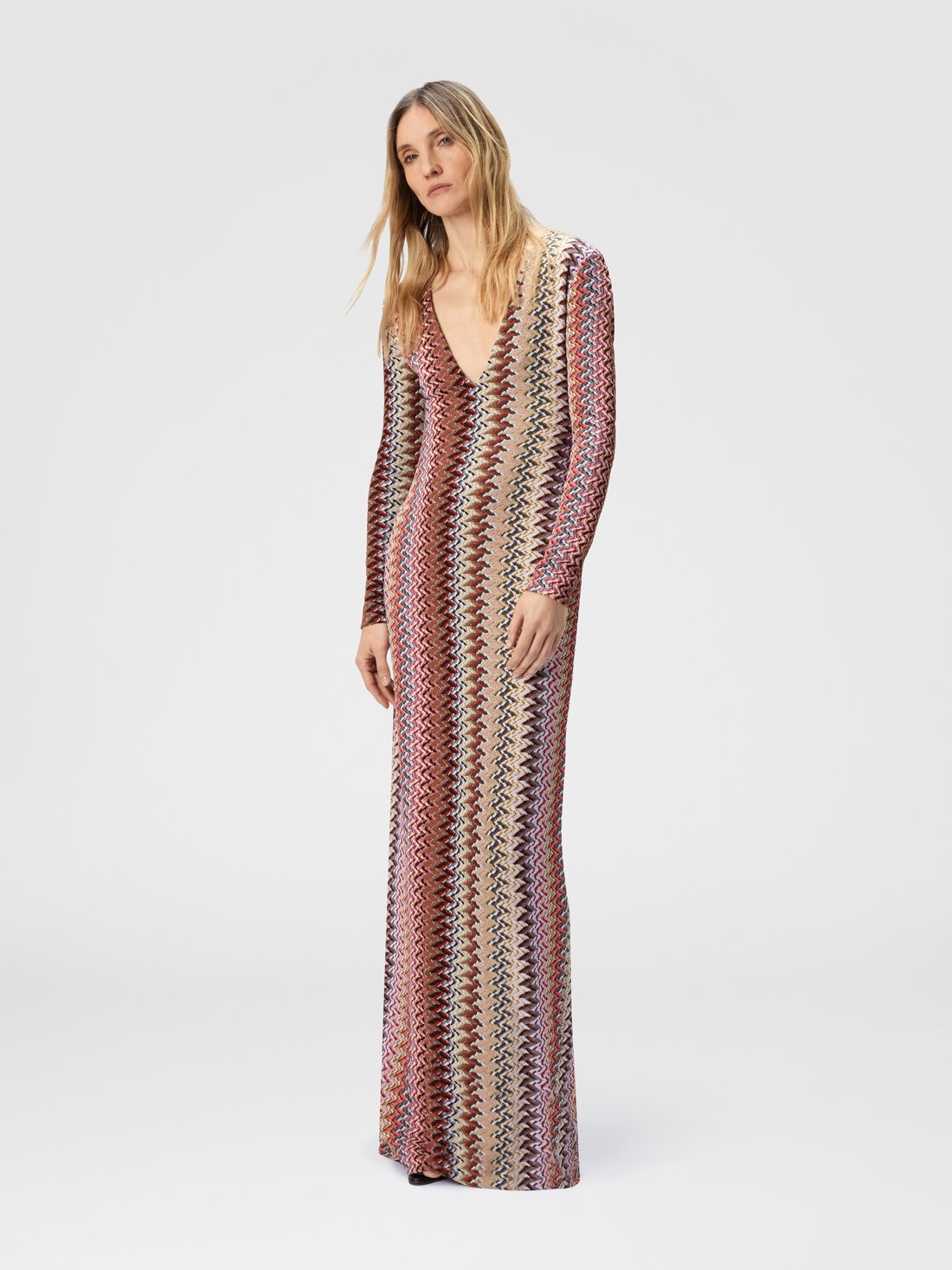 Long Dress with V-Neck and Zigzag Pattern - 2