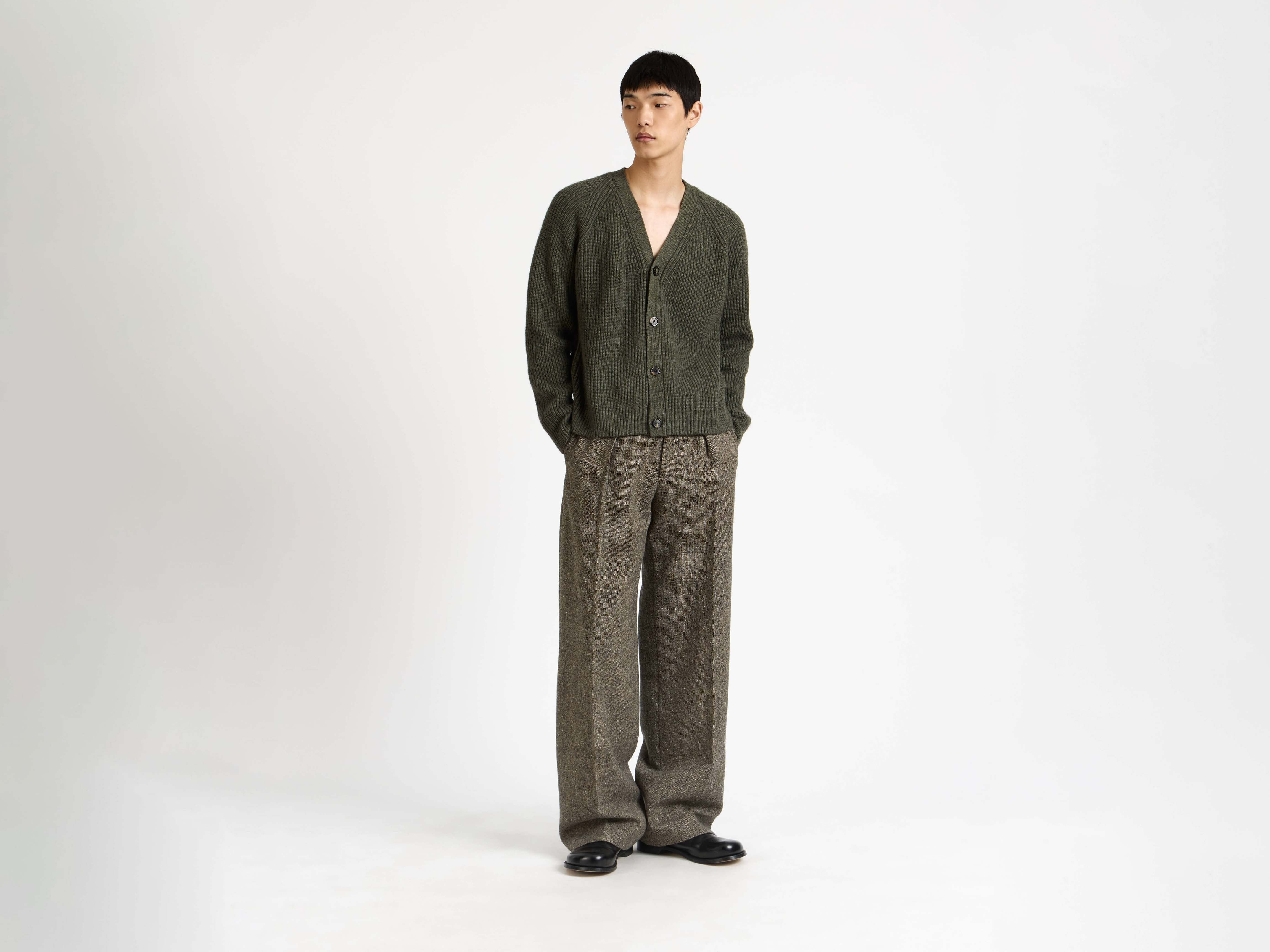 V-NECK CARDIGAN IN HUNTER GREEN - 2