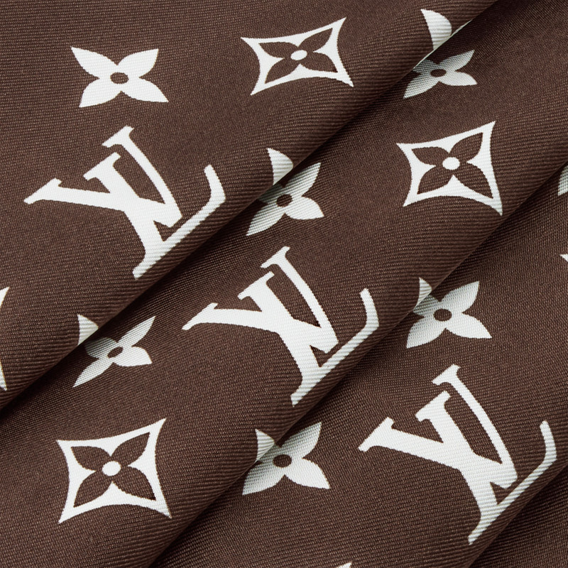 Monogram Silhouette Square 70 3