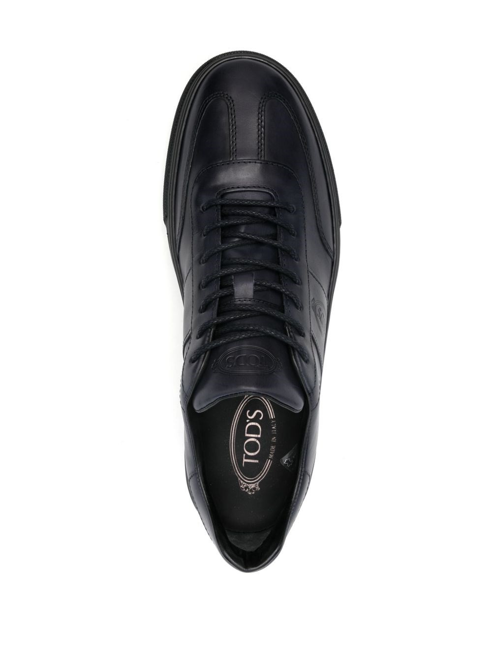 Low-cut lace-up sneaker with logo - 6