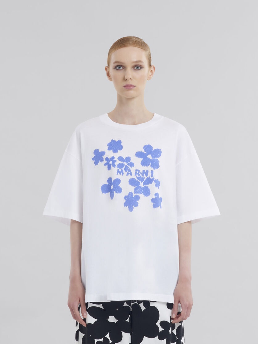 WHITE COTTON T-SHIRT WITH DAISY GARDEN PRINT - 2