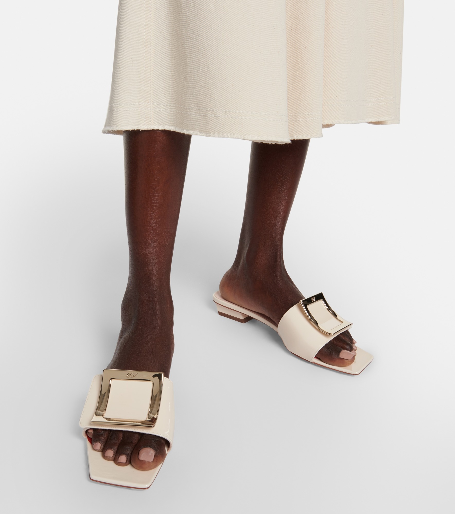 Belle Vivier 25 patent leather slides - 4
