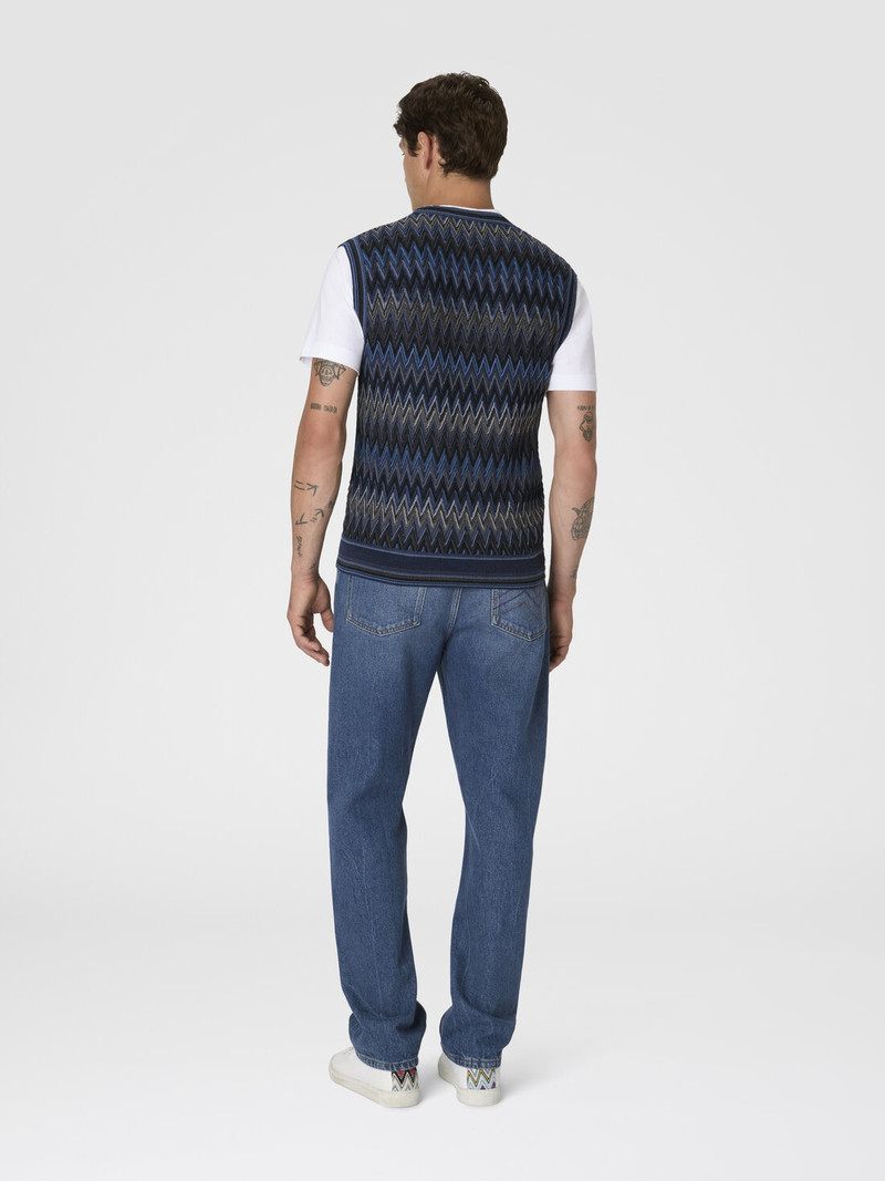 V-Neck Vest with Zigzag Pattern 3