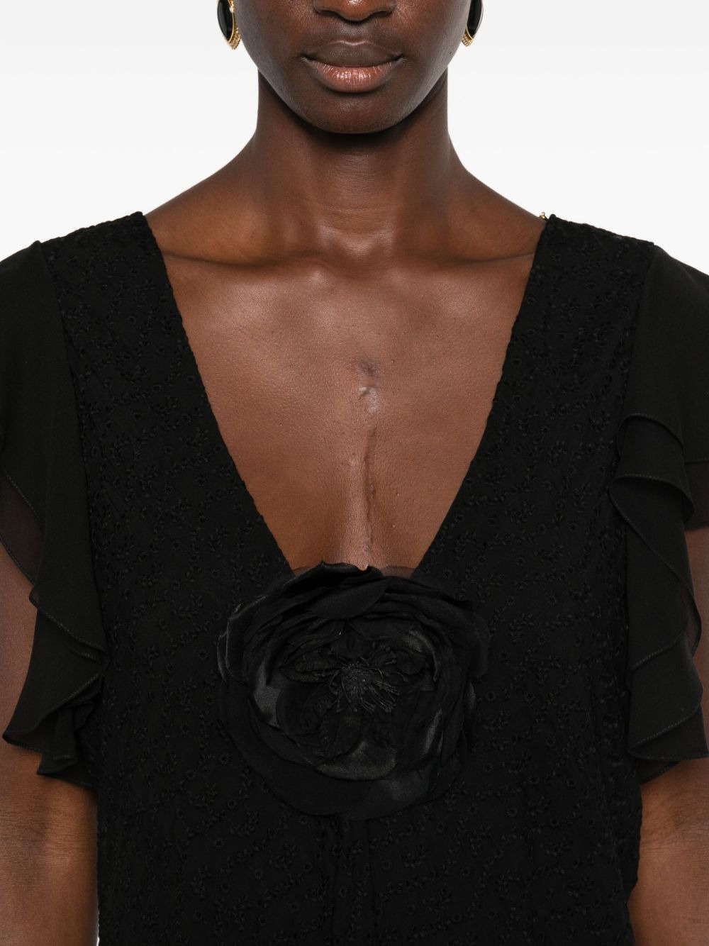 flower-brooch mini dress - 5