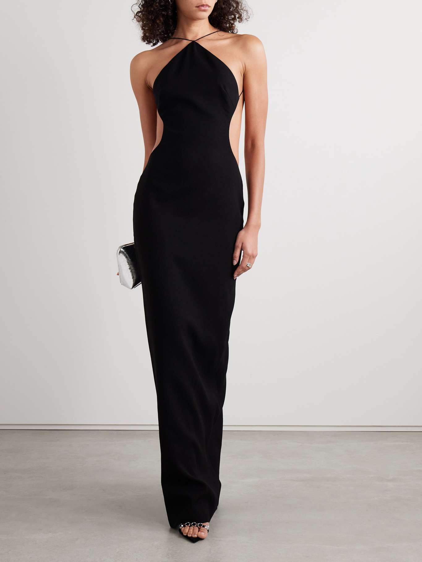 Open-back halterneck crepe gown - 2