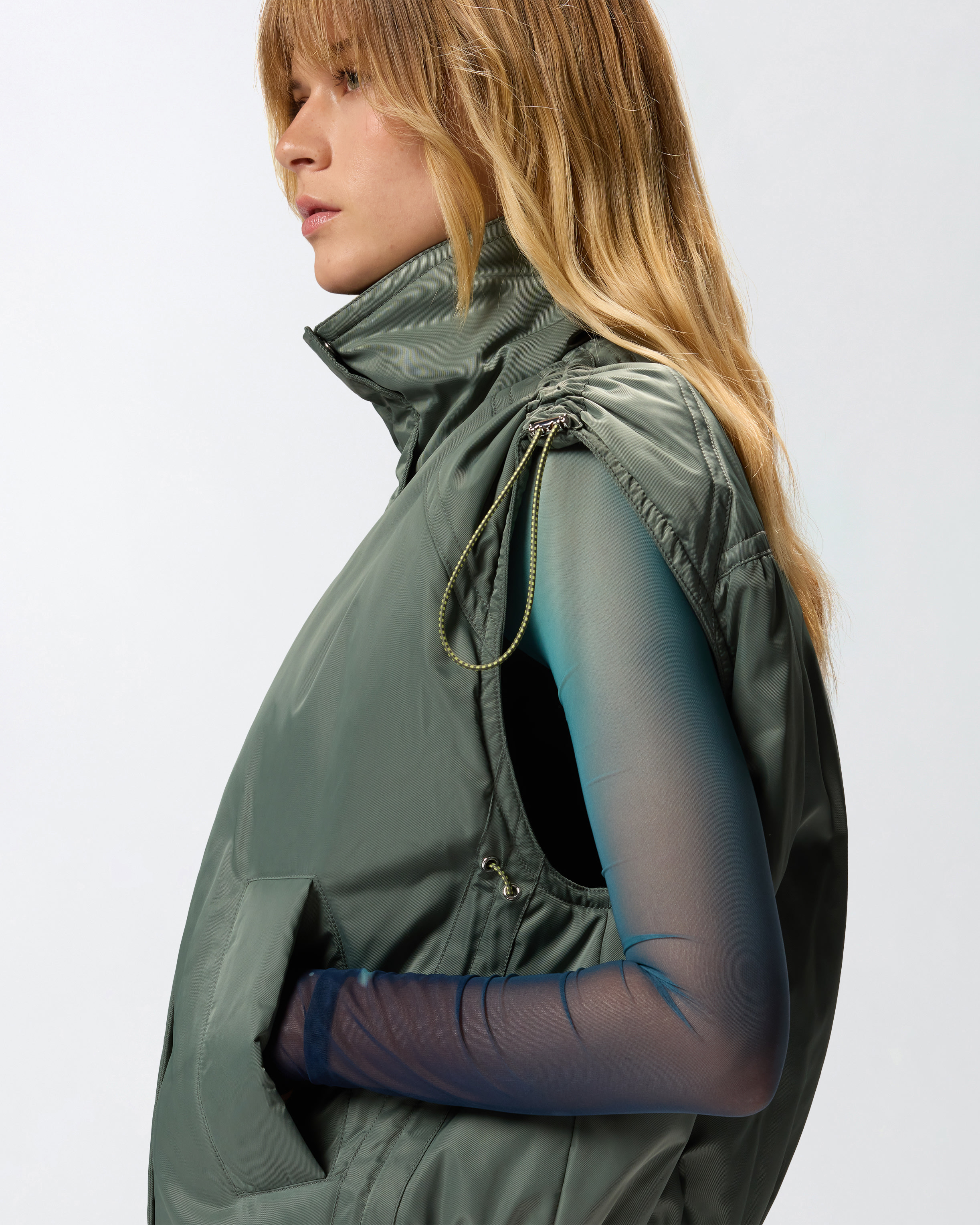 TECHNICAL FABRIC DOWN VEST - 5
