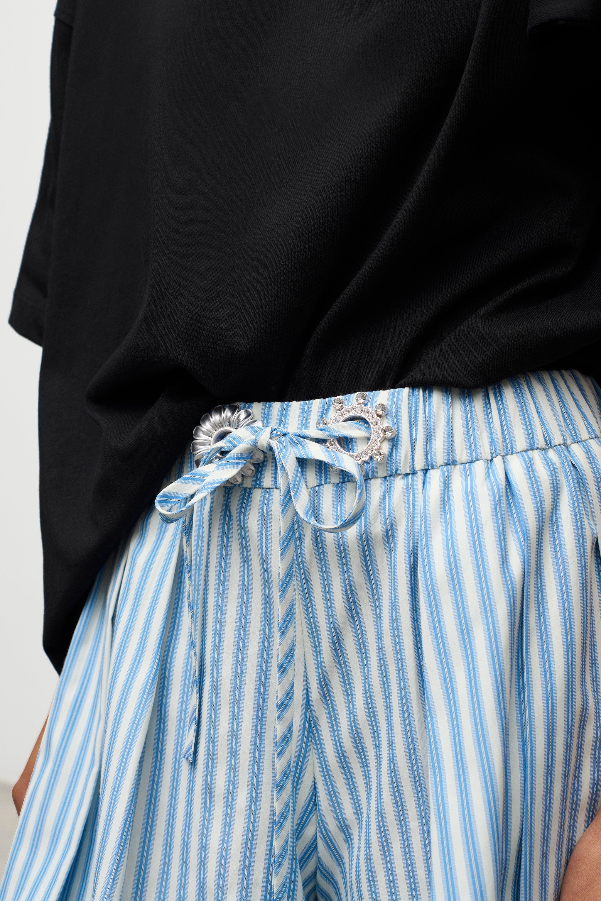 CRYSTAL GROMMET POPLIN PLEATED SHORT - 6