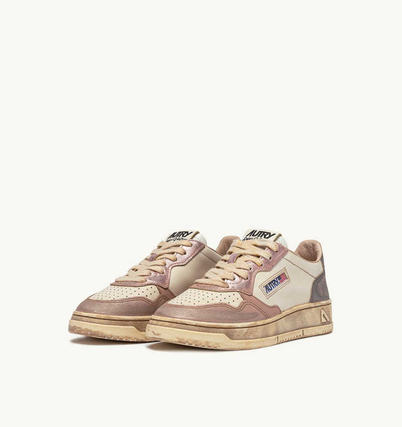 AUTRY MEDALIST LOW SNEAKERS SUPER VINTAGE IN WHITE ROSE AND BLACKBOARD LEATHER outlook