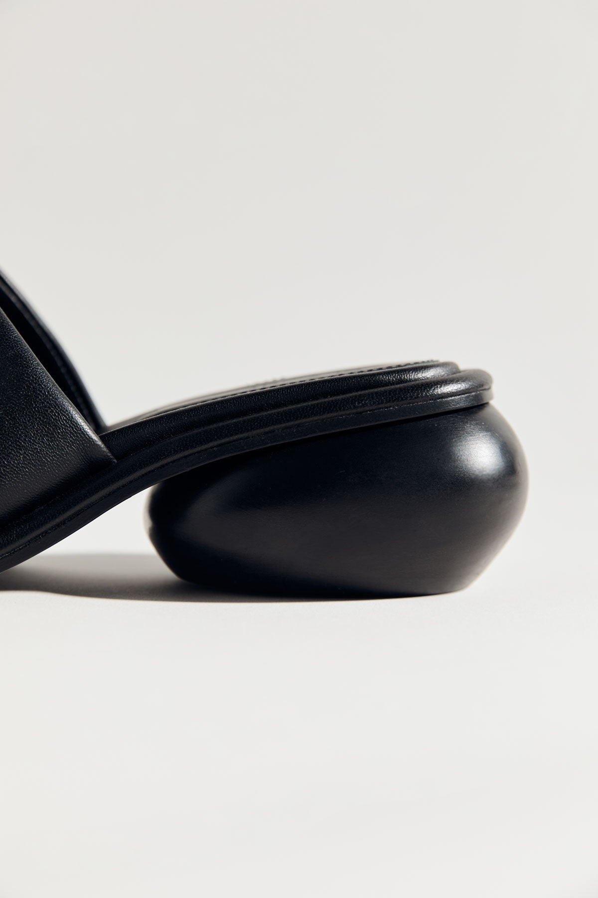 Minimal Dome Heel - Black - 3