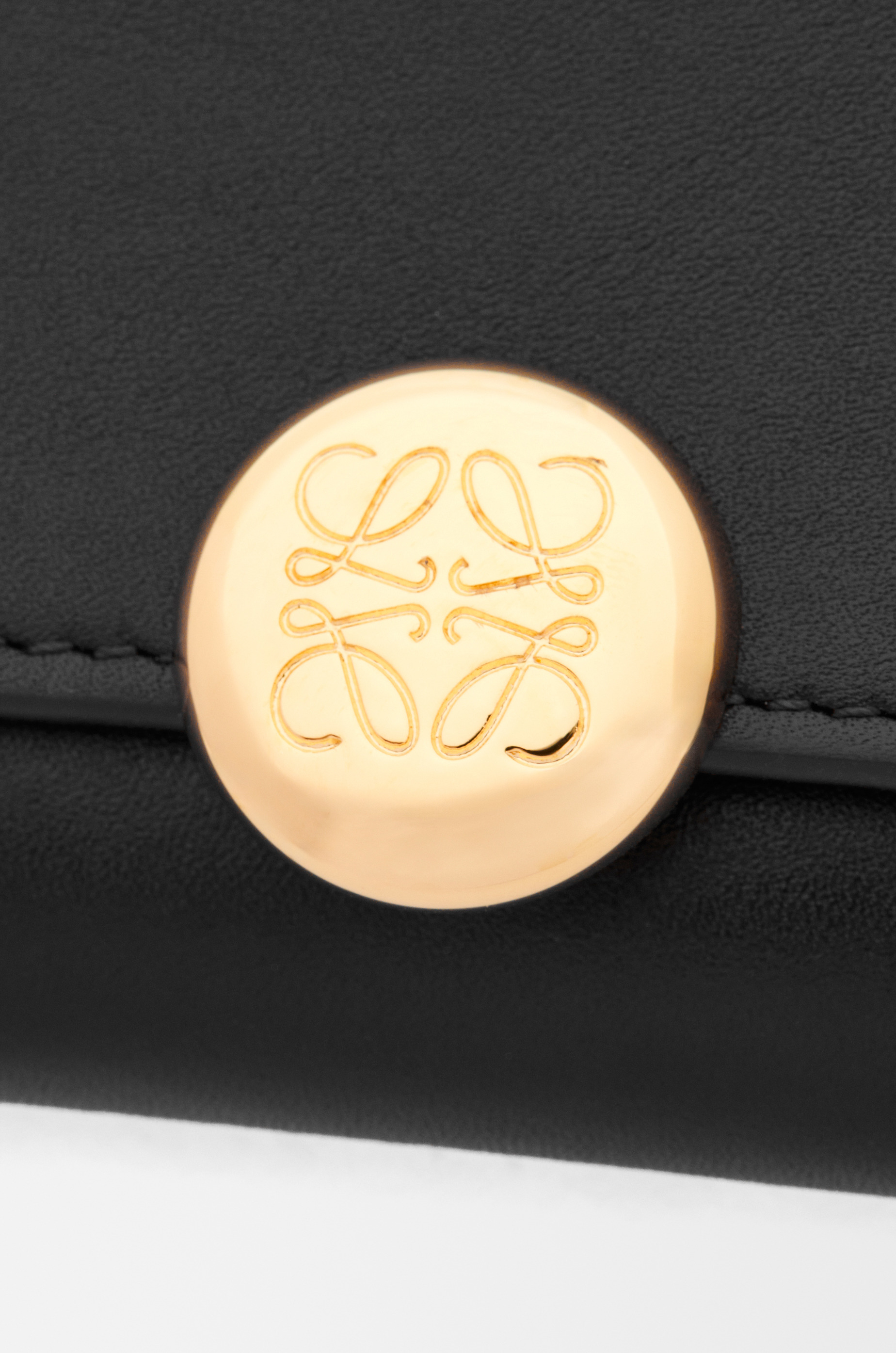 Pebble continental wallet in shiny nappa calfskin - 5
